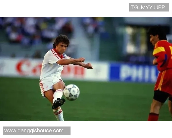 经典足球传奇时刻回顾 怀旧球星风采重现带你重温绿茵岁月