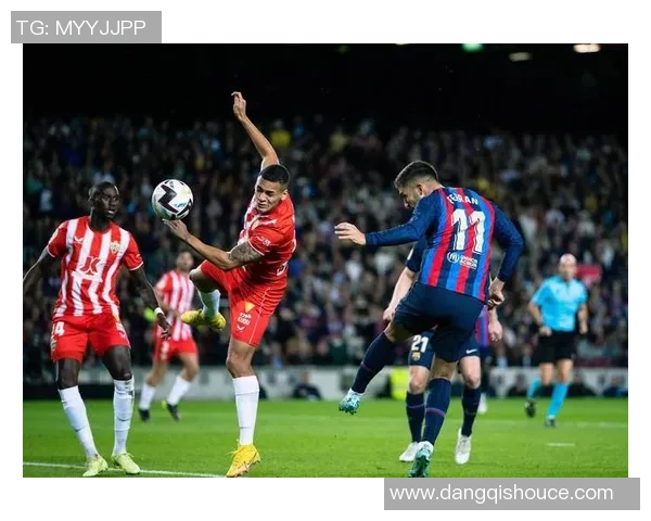 足球球星华丽过人技巧解析从经典瞬间看技术与智慧融合